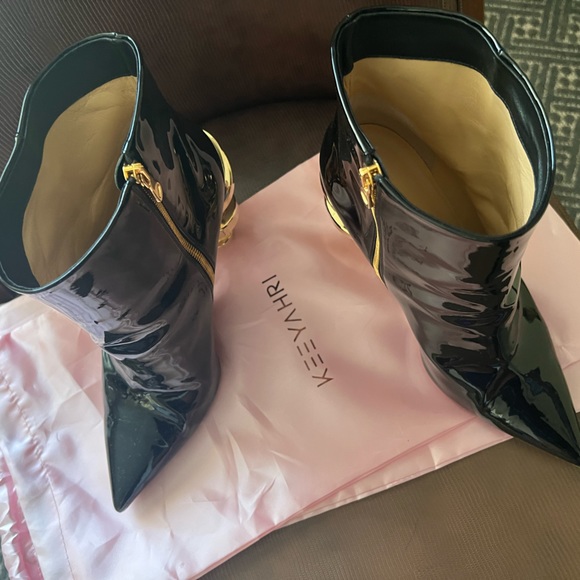 Check out these super cute and comfortable booties by Keeyahri! A must have! - Picture 2 of 5